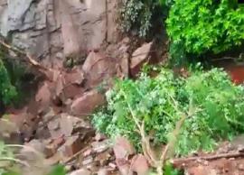 ఇంద్రకీలాద్రి ఘాట్ రోడ్డు పై విరిగిపడిన కొండచరియలు ..