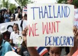 థాయిలాండ్ లో రాచరికం రద్దు చేయాలనీ విద్యార్థుల భారీ ఉద్యమం