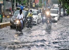 ఫ్లాష్ న్యూస్ ..భారీ వర్షాల కారణంగా హైదరాబాద్ - విజయవాడ మధ్య రాకపోకలు బంద్