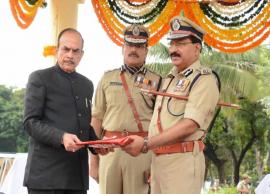 పోలీస్‌ అమరవీరుల స్థూపం వద్ద నివాళులు అర్పించిన హోమ్ మంత్రి  మహమూద్‌ అలీ