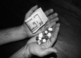 గంజాయి అమ్ముతున్న  డెలివరీ బాయ్‌ అరెస్ట్