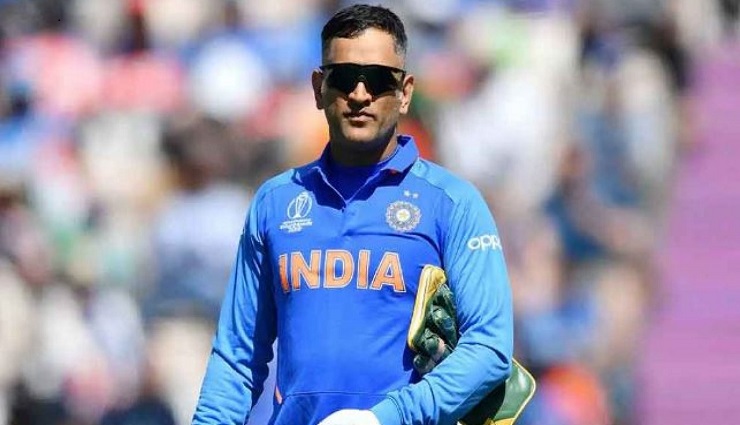 టీమిండియా అత్యుత్తమ కెప్టెన్ ధోని ..0.4 శాతం ఓట్ల తేడాతో ధోనీనే బెస్ట్ అని తేల్చిన స్టార్ స్పోర్ట్స్ సర్వే