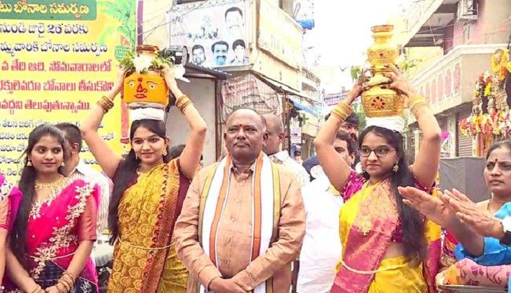 భక్తులు లేకుండానే లాల్ దర్వాజా బోనాల ఉత్సవాలు ప్రారంభం ..