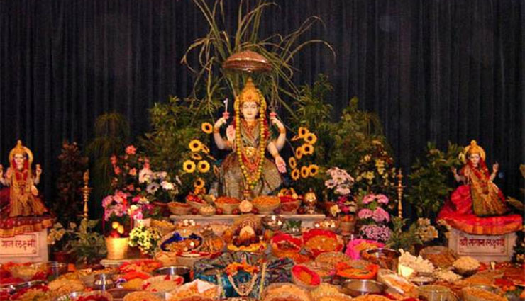 mahalakshmi,should,worshiped,devotion,diligence ,శుక్రవారం, పూట, మహాలక్ష్మీని, భక్తి, శ్రద్ధలతో పూజించాలి