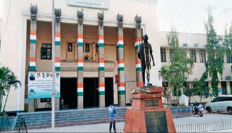 పీసీసి చీఫ్ ముందే కాంగ్రెస్ నేతల మాటల యుద్ధం...