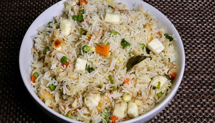 సులువైన మరియు రుచికరమైన పన్నీర్ పులావ్ తయారీ విధానం ..