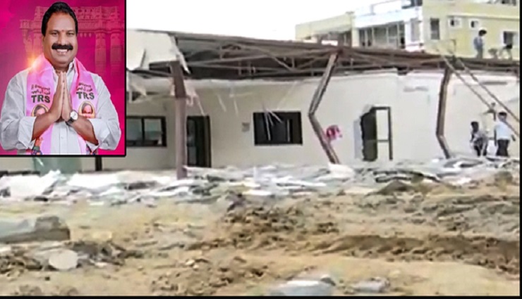 వర్ధన్నపేట ఎమ్మెల్యే  క్యాంప్ కార్యాలయం కూల్చివేత